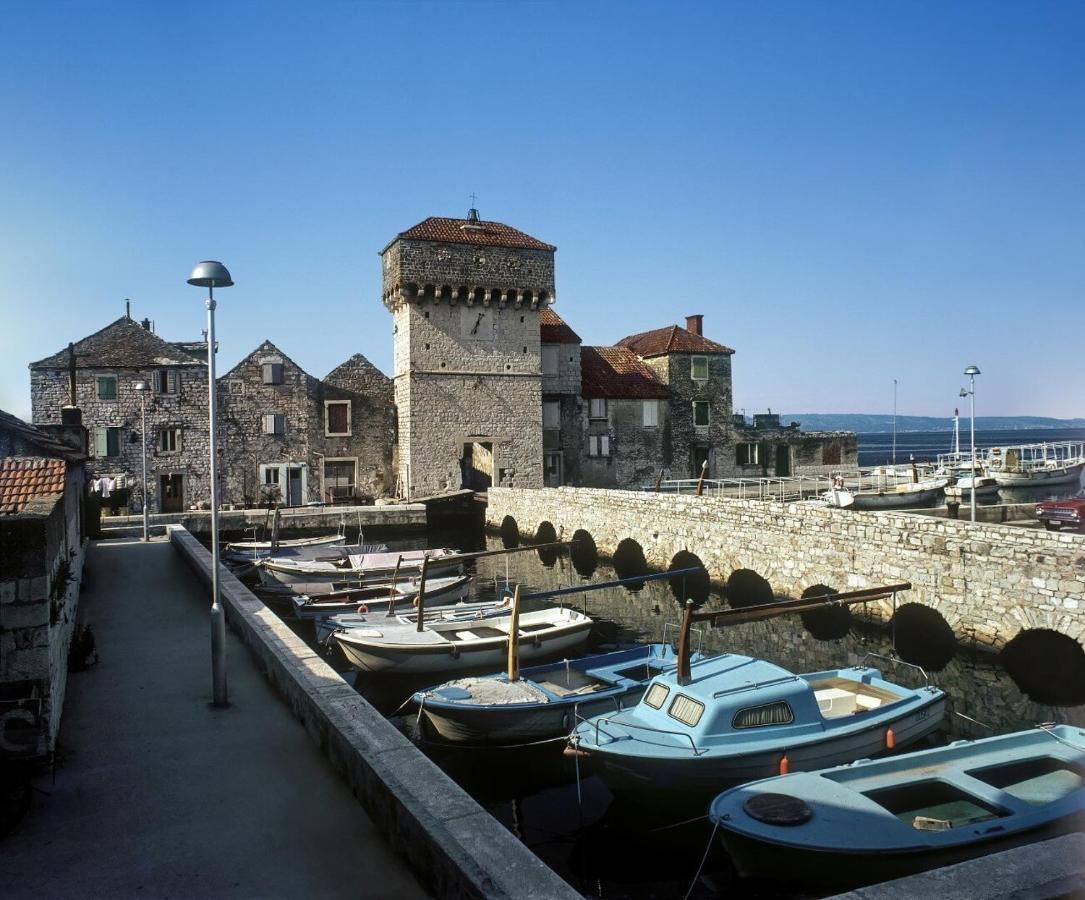 Apartmani Le-Lu Kaštela Exterior foto