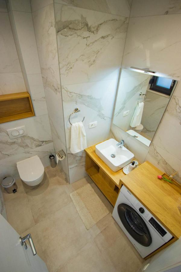 Apartmani Le-Lu Kaštela Exterior foto