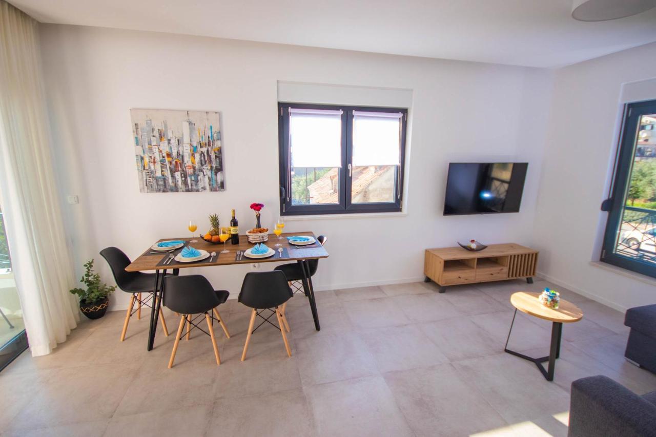 Apartmani Le-Lu Kaštela Exterior foto